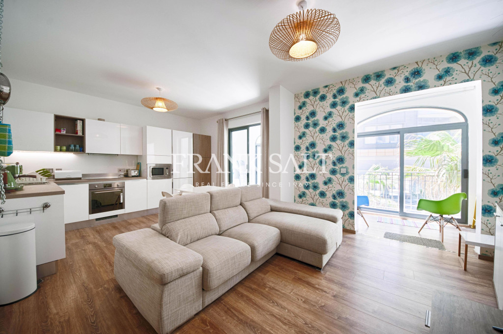 Portomaso, Apartment - Image 1