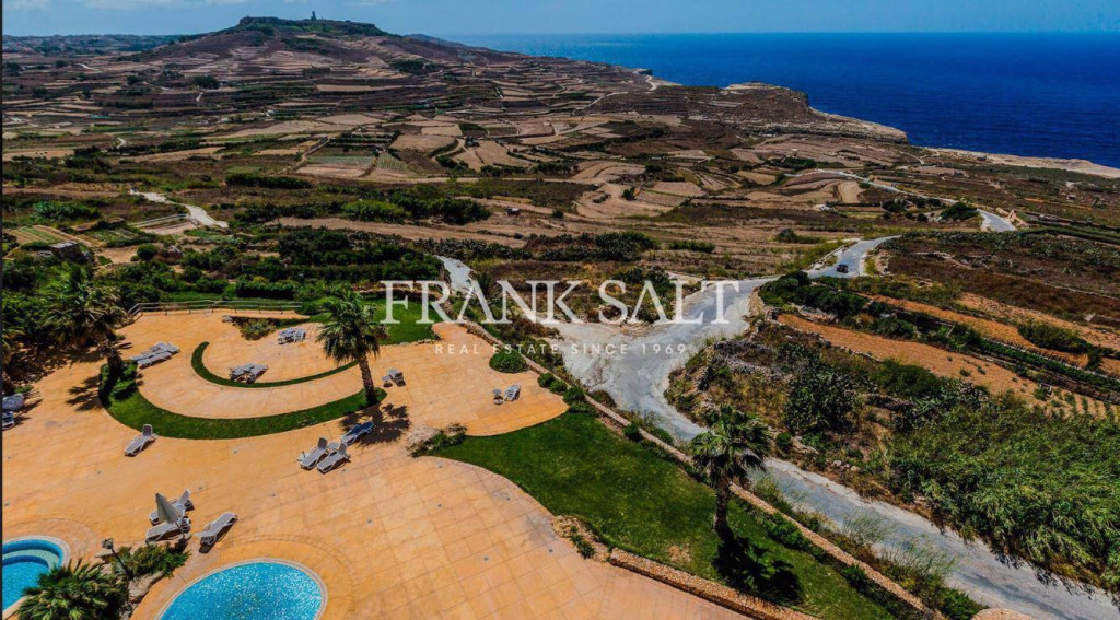 Hal Saghtrija, Penthouse - Image 1
