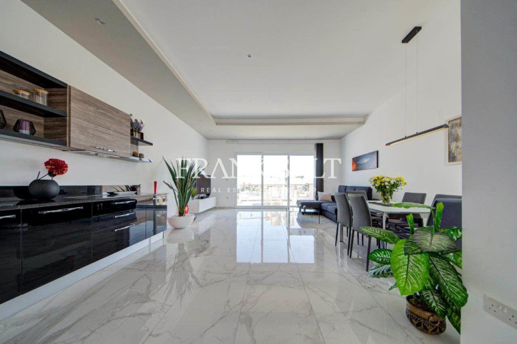 St Julians, Penthouse - Image 1