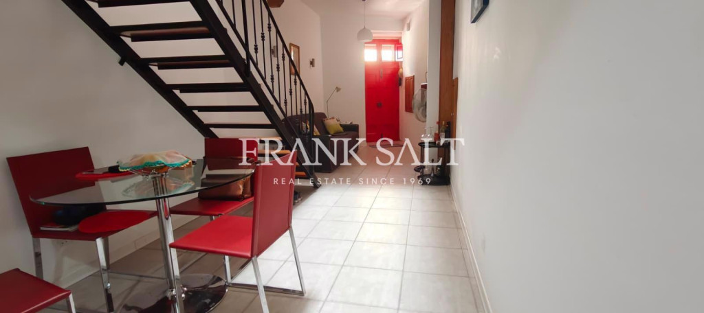 Gudja, Townhouse
