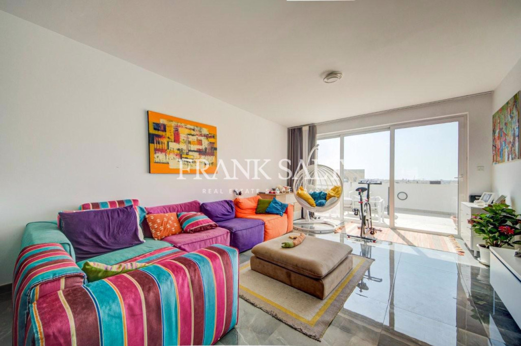 Santa Venera, Penthouse
