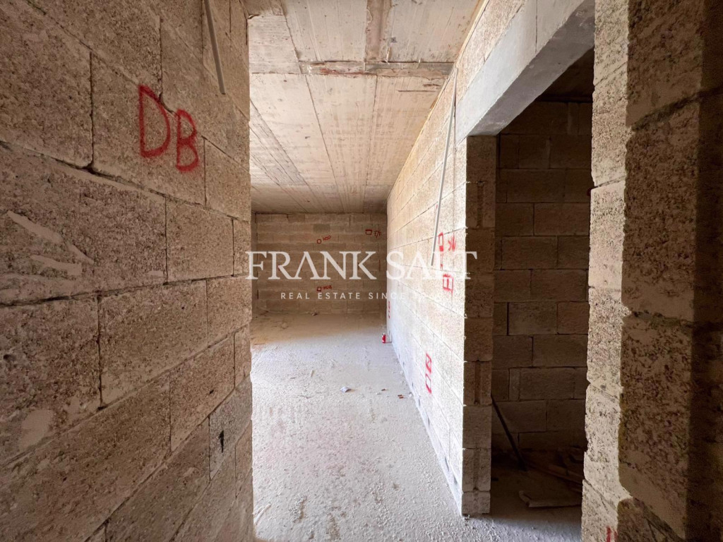 Iklin, Apartment - Image 1