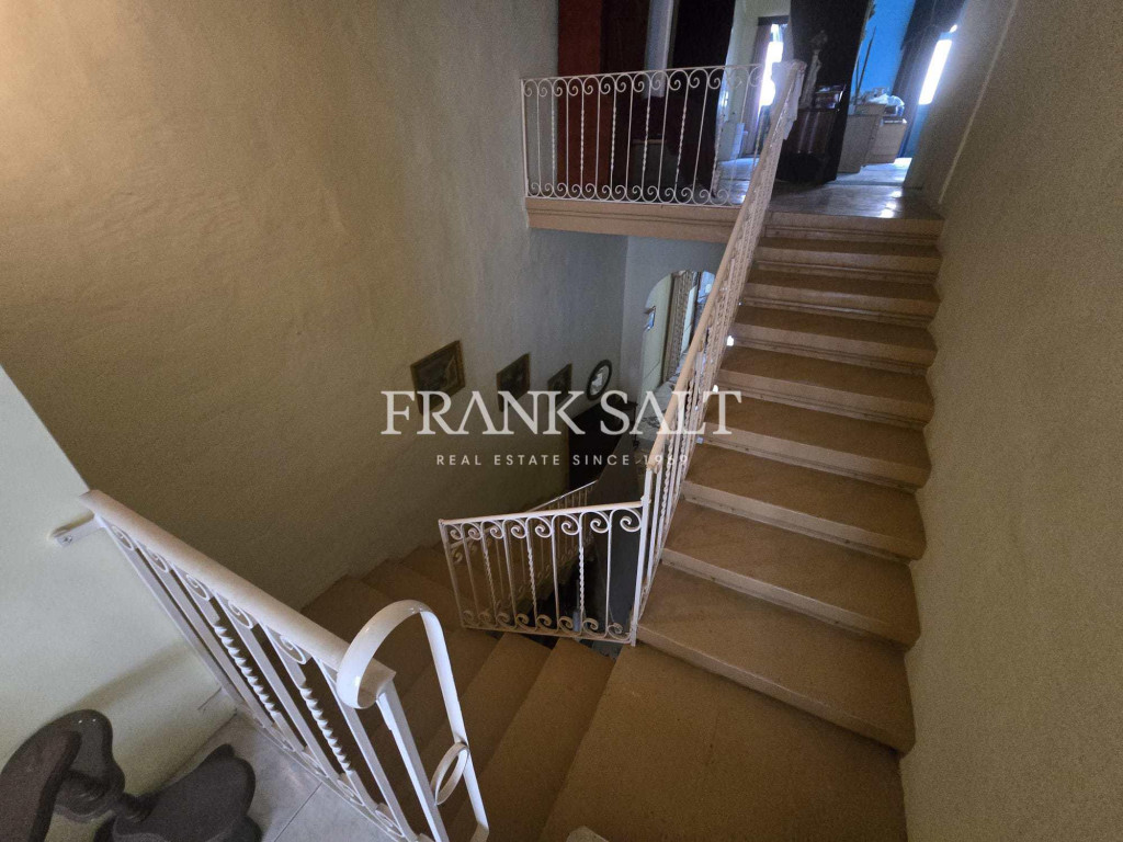 Fontana, Townhouse - Image 1