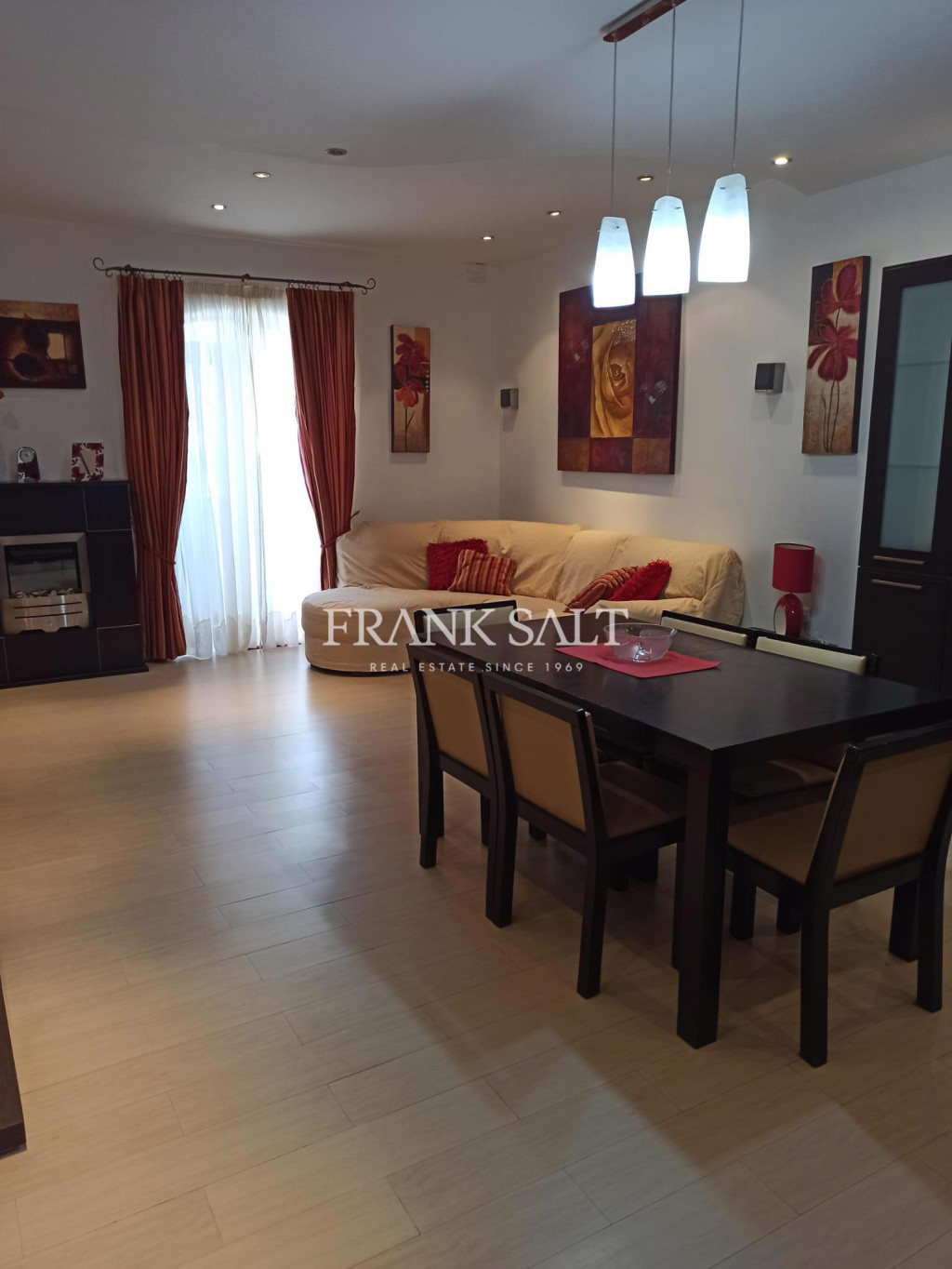 Pembroke, Duplex Maisonette - Image 1